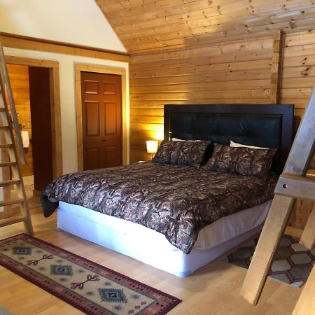 Camels Hump Guest Ranch Lumby Екстериор снимка