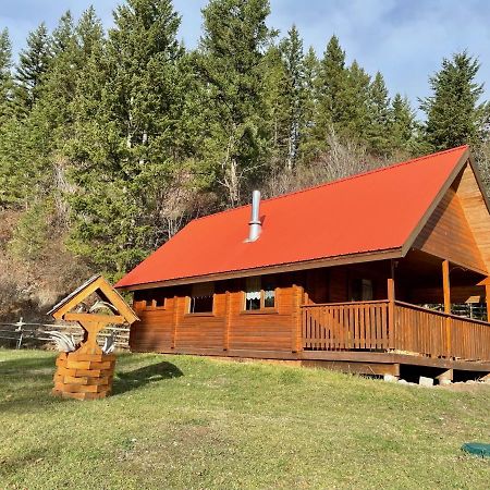 Camels Hump Guest Ranch Lumby Екстериор снимка