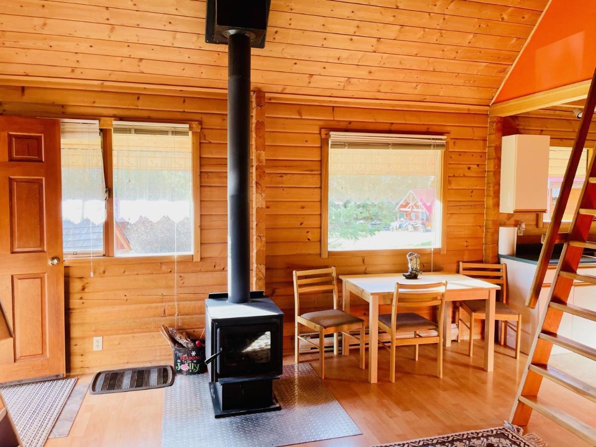 Camels Hump Guest Ranch Lumby Екстериор снимка
