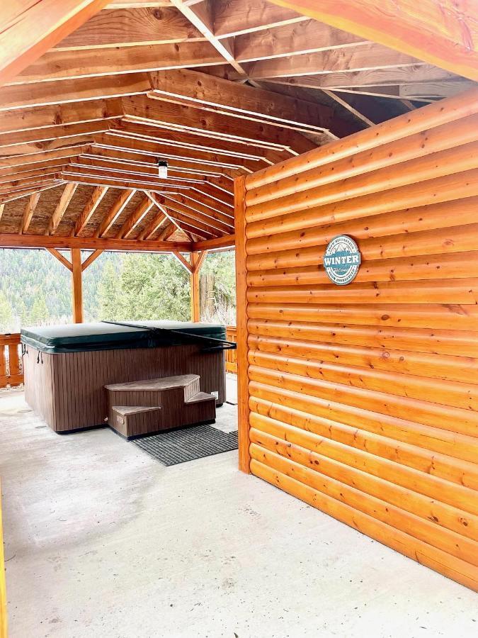Camels Hump Guest Ranch Lumby Екстериор снимка