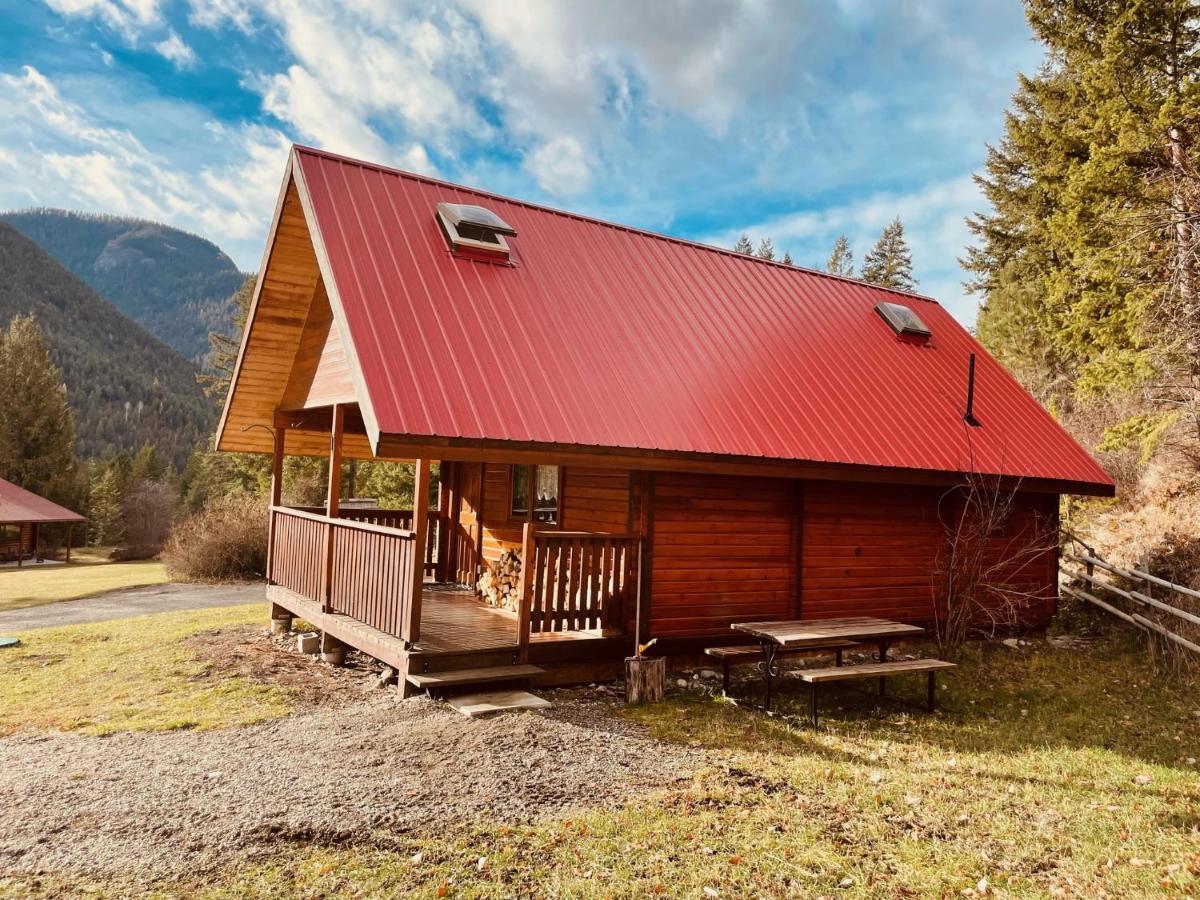 Camels Hump Guest Ranch Lumby Екстериор снимка