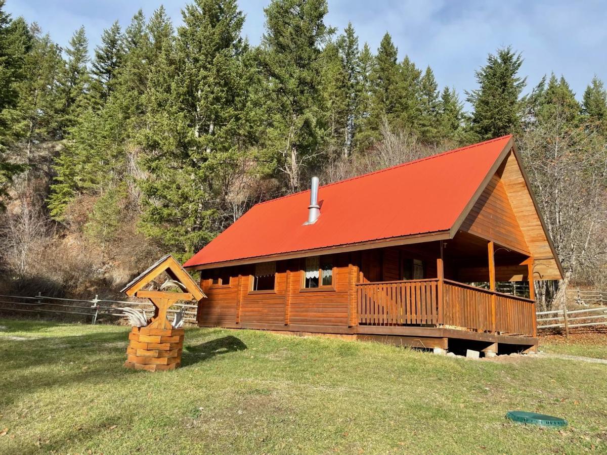 Camels Hump Guest Ranch Lumby Екстериор снимка